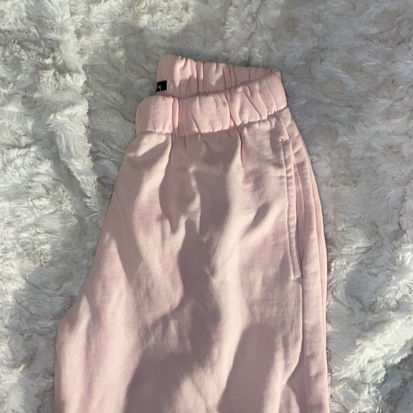 BRANDY MELVILLE ROSA SWEATPANTS - Picture 2 of 4